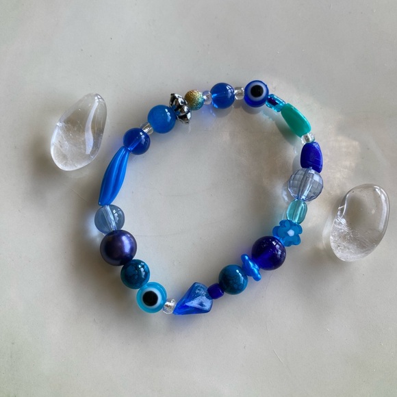Ethereal Realms Blue Tone Mixed Bead Bracelet Evil Eye Daisy Heart Silver - Picture 1 of 2